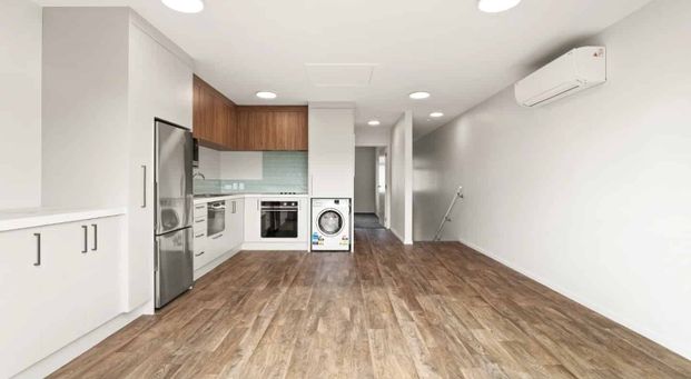 Brand new 1-bedroom apartment - Available now! - Photo 1