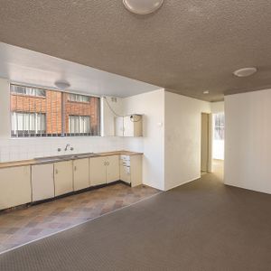 Walk to station! - Photo 2