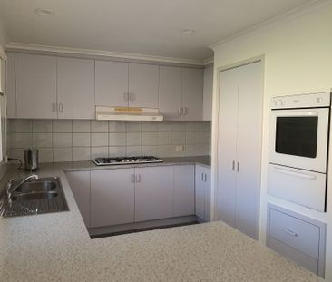 Well Presented 2 Bedroom Home Close to Shops & Transport - Photo 3