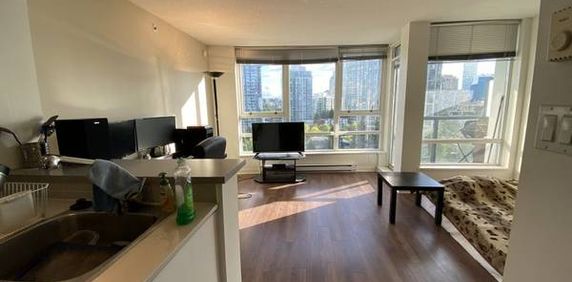 STUDIO UNIT IN THE HEART OF YALETOWN - Photo 2