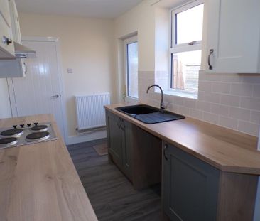 2 bedroom end of terrace house to rent - Photo 4