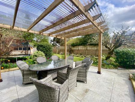 Rideway Close, Camberley - 4 bedrooms Property for lettings - Seymours - Photo 3