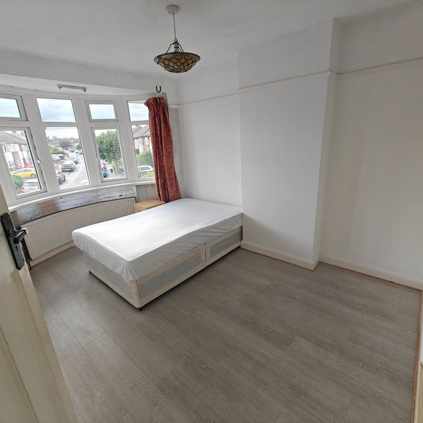Room in a Shared House, Redfern Avenue, TW4 - Photo 1