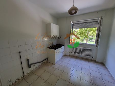 Location Appartement 3 pièces 82m² LE PEAGE DE ROUSSILLON 38550 - Photo 2
