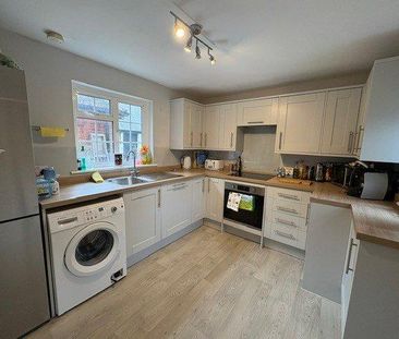 2 bedroom end of terrace house to rent - Photo 4