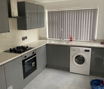 4 Bed Semi-Detached House, Montrose Road, S7 - Photo 2