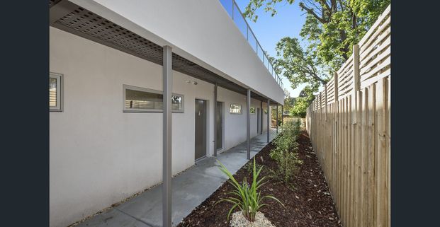 Upstairs room with water & electricity included - Photo 1