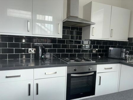 1 bedroom in a house share to rent - Photo 4