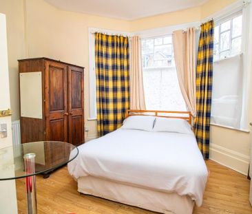 Studio to rent - Photo 1