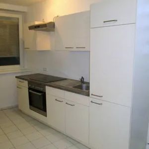Helle 2-Zi-Wohnung mit Einbauküche, Badewanne, WG-tauglich! - Photo 1