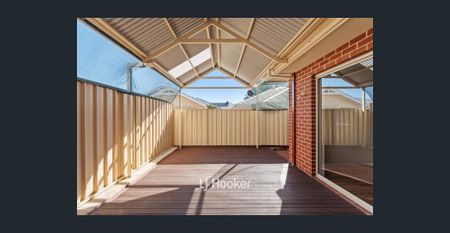 Low Maintenance and Well Presented - Photo 3