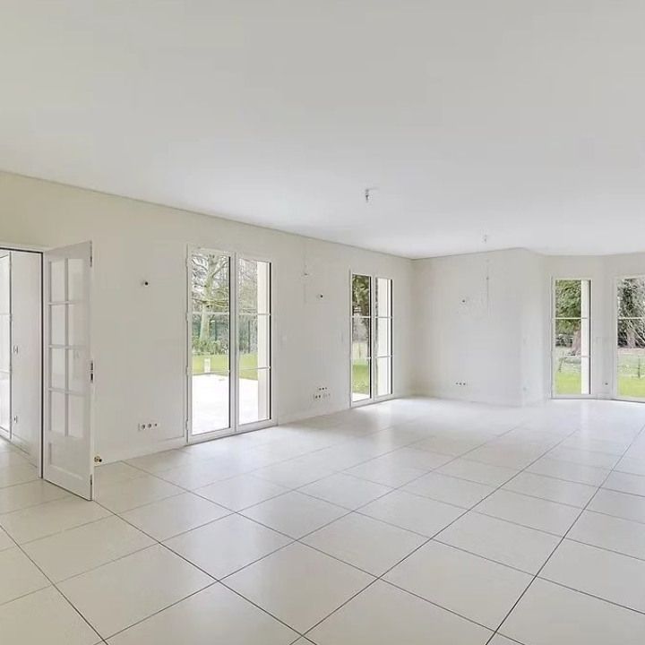 Maison • La Celle-Saint-Cloud - Photo 1