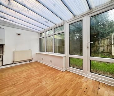 Larksfield, Englefield Green, Egham, Surrey, TW20 0RA - Photo 4