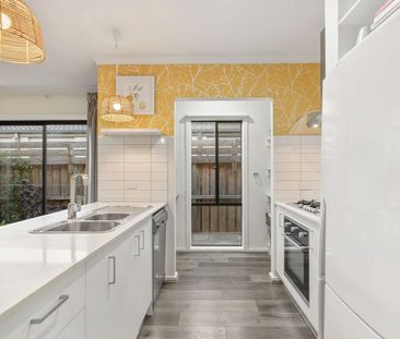 The Perfect Blend of Warmth, Space & Style in Mount Duneed. - Photo 6