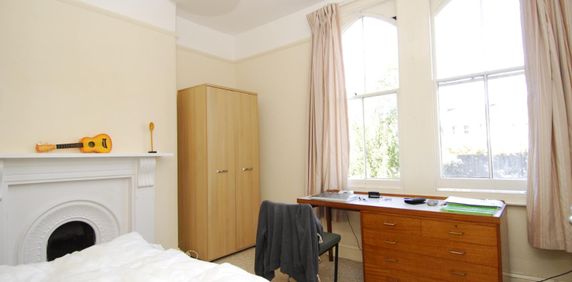 Napier Terrace, Flat 2, Plymouth - Photo 2