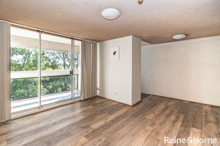 Spacious Two-Bedroom Apartment in Prime Parramatta Location - Photo 4