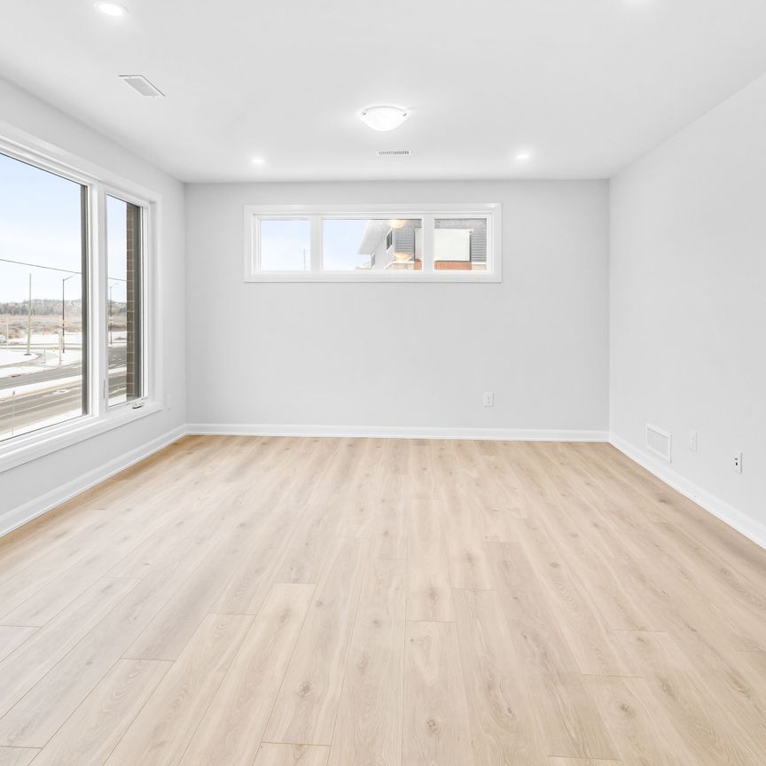 For Lease - 1203 Creekway Private, Kanata, Ontario - Photo 1