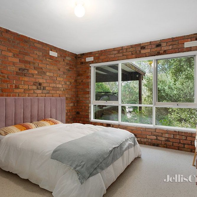 2/1 West End Road, Warrandyte - Photo 1