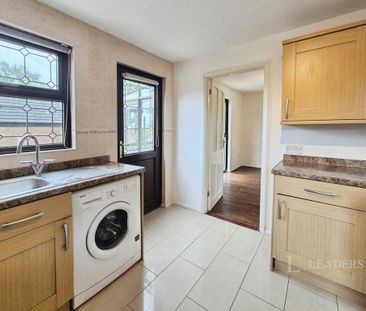 4 bedroom detached house to rent - Photo 2
