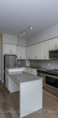 Burnhamthorpe/Confederation Stunning 3Bdrm Twnhouse Open Concept Den - Photo 1