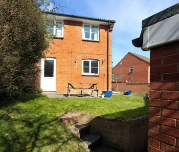 3 bedroom semi-detached house to rent - Photo 4