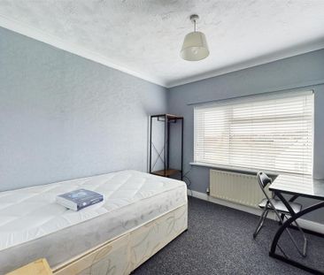 4 bedroom terraced house to rent - Photo 5