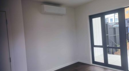 Near new 2 bedrooms home - Photo 2