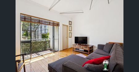 Light-Filled Loft Living in the Heart of Fremantle - Photo 4