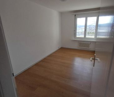 4.5-Zimmerwohnung an ruhiger und sonniger Lage mit weiter Aussicht - Photo 3