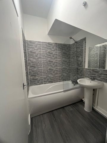 1 Bed Flat, Tooting High Street, SW17 - Photo 3