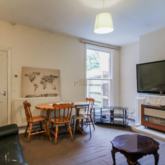 5 bedroom terraced house to rent - Photo 1
