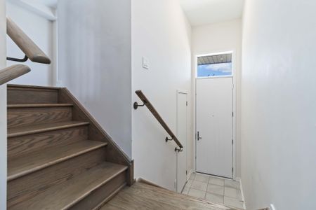 For Lease - 142 Landsbridge Street, Caledon, Ontario - Photo 5