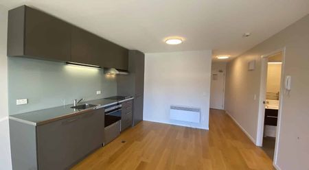 Modern 1 Bedroom Apartment - UNFURNISHED- First week rent Free! - Photo 2