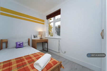 3 bedroom detached house to rent - Photo 2