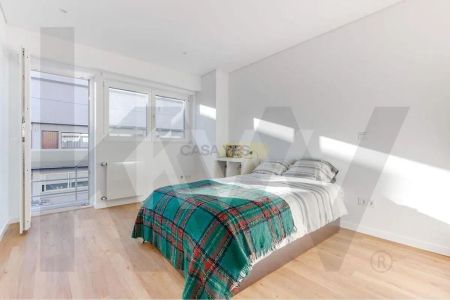 Apartment T4 in Lordelo do Ouro e Massarelos, Porto - Photo 4