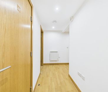 East Float Quay Wallasey, 2 bedroom, Flat/Apartment - Photo 5