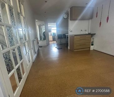 3 bedroom terraced house to rent - Photo 2