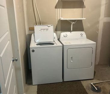 Hampton Village - 4 Bedroom/2 Bathroom Upper Unit - 762 Hargreaves ... - Photo 6