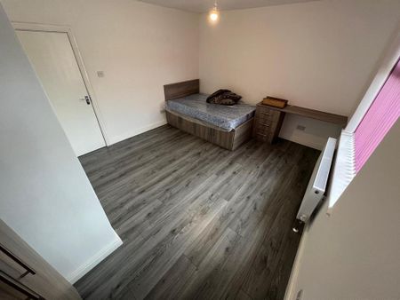 5 bedroom semi-detached house to rent - Photo 5