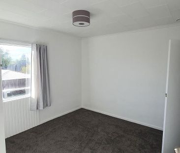 Sunny Two-Bedroom Unit – Close to Upper Hutt Town - Photo 2
