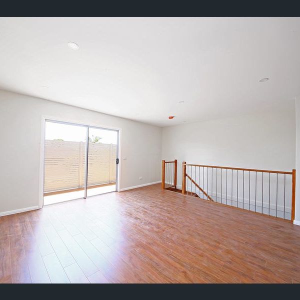 Modern 2-Bedroom Townhouse in St Albans - $530/week - Photo 1