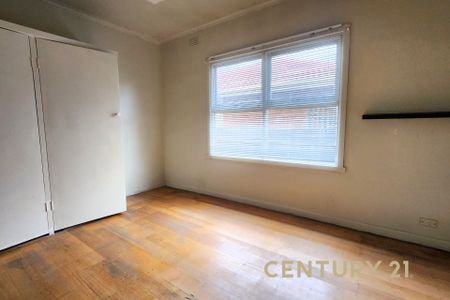 Charming & Convenient Home in the Heart of Noble Park - Photo 2