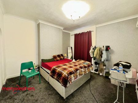 3 bedroom end of terrace house to rent - Photo 4