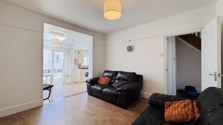 4 bedroom terraced house to rent - Photo 3