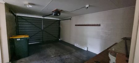 Warm & Welcoming Home - Photo 2