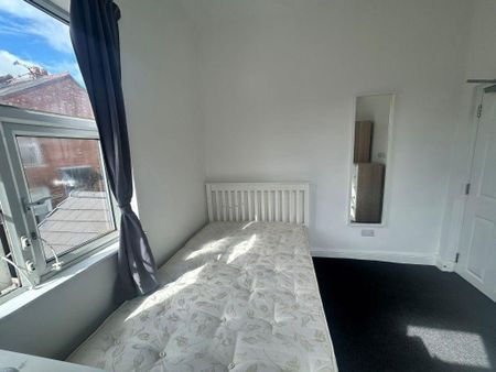 1 bedroom in a house share to rent - Photo 3