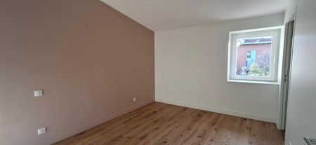 Location Appartement 3 pièces 67m² STE FOY LES LYON 69110 - Photo 3