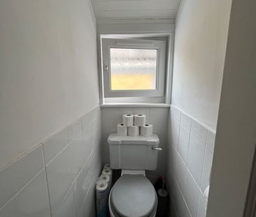 Room in a Shared House, Scawen Road, SE8 - Photo 4