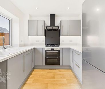 2 bedroom semi-detached house to rent - Photo 4