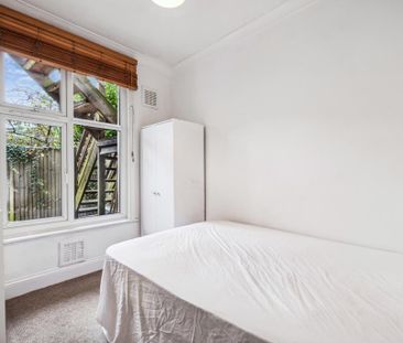 3 bedroom flat to rent - Photo 5